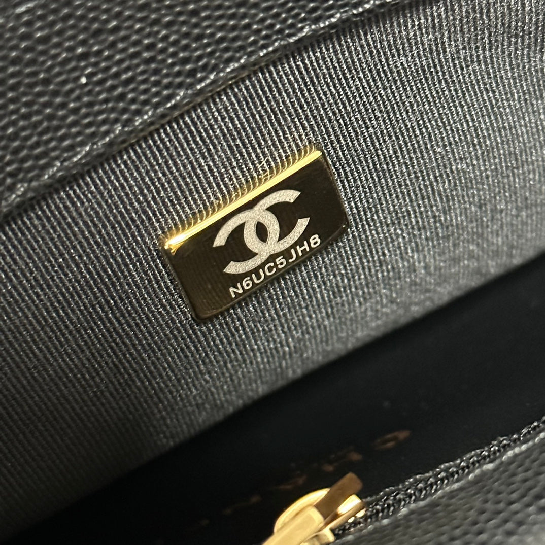 CC BACKPACK 22 IN BLACK GRAINED CALFSKIN