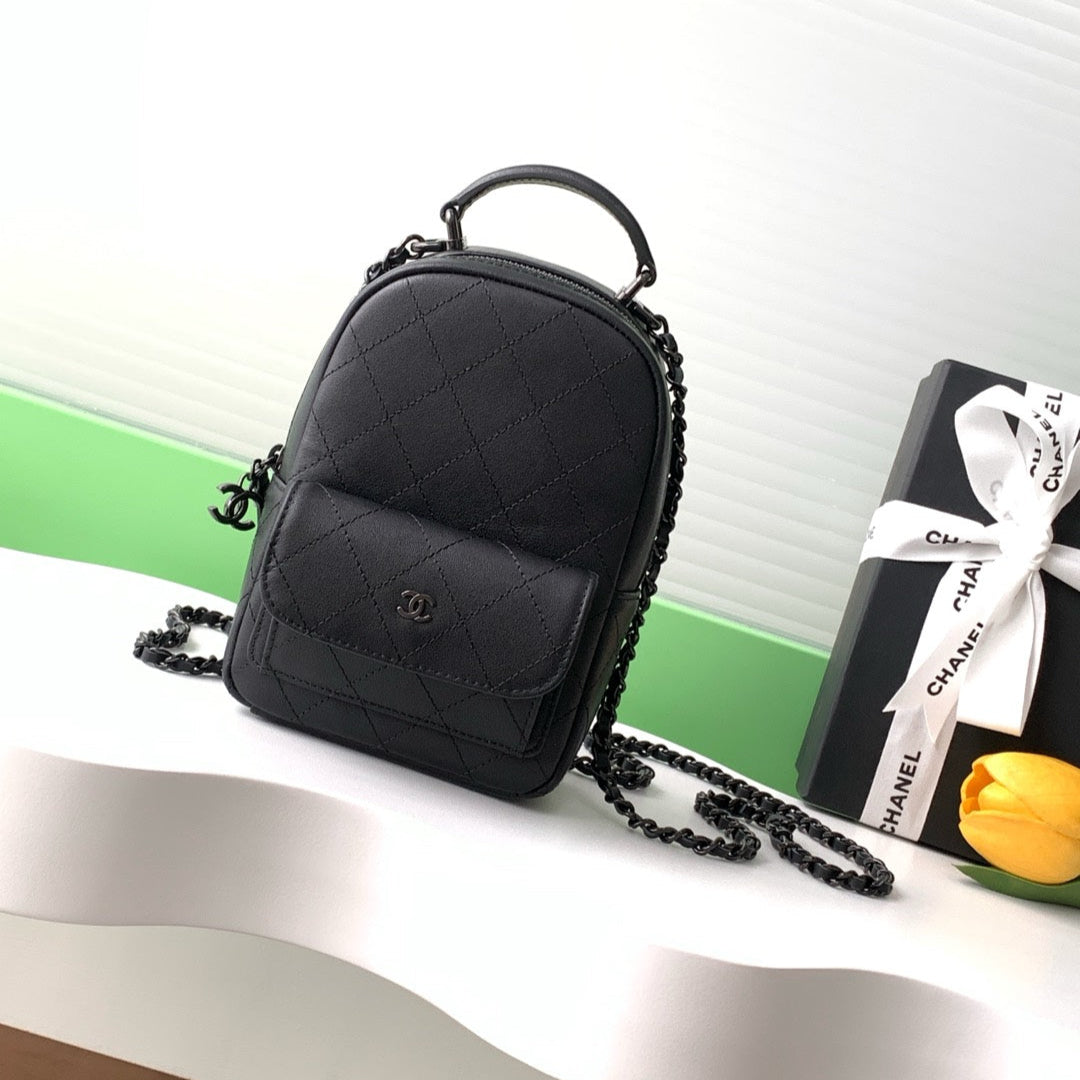 SMALL BACKPACK 25 IN BLACK CALFSKIN BLACK CHAIN